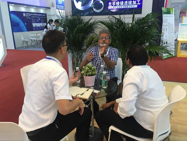 客戶在看納宏光電的濾光片產品 客戶在看納宏光電的濾光片產品