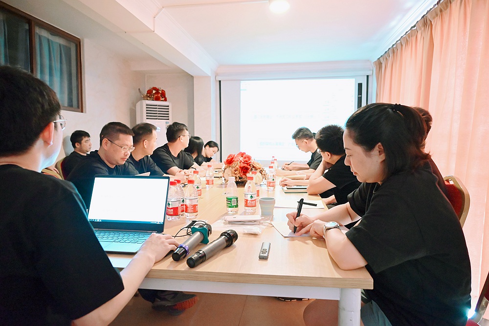 就上半年工作開始討論 就上半年工作開始討論